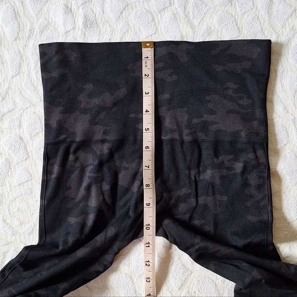Spanx Camo Cropped Leggings Medium M - Picture 7 of 8